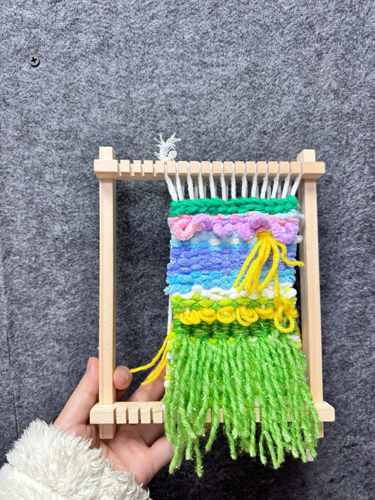 Weave Your Own Cozy Blanket with a Mini Loom（1.5hrs）